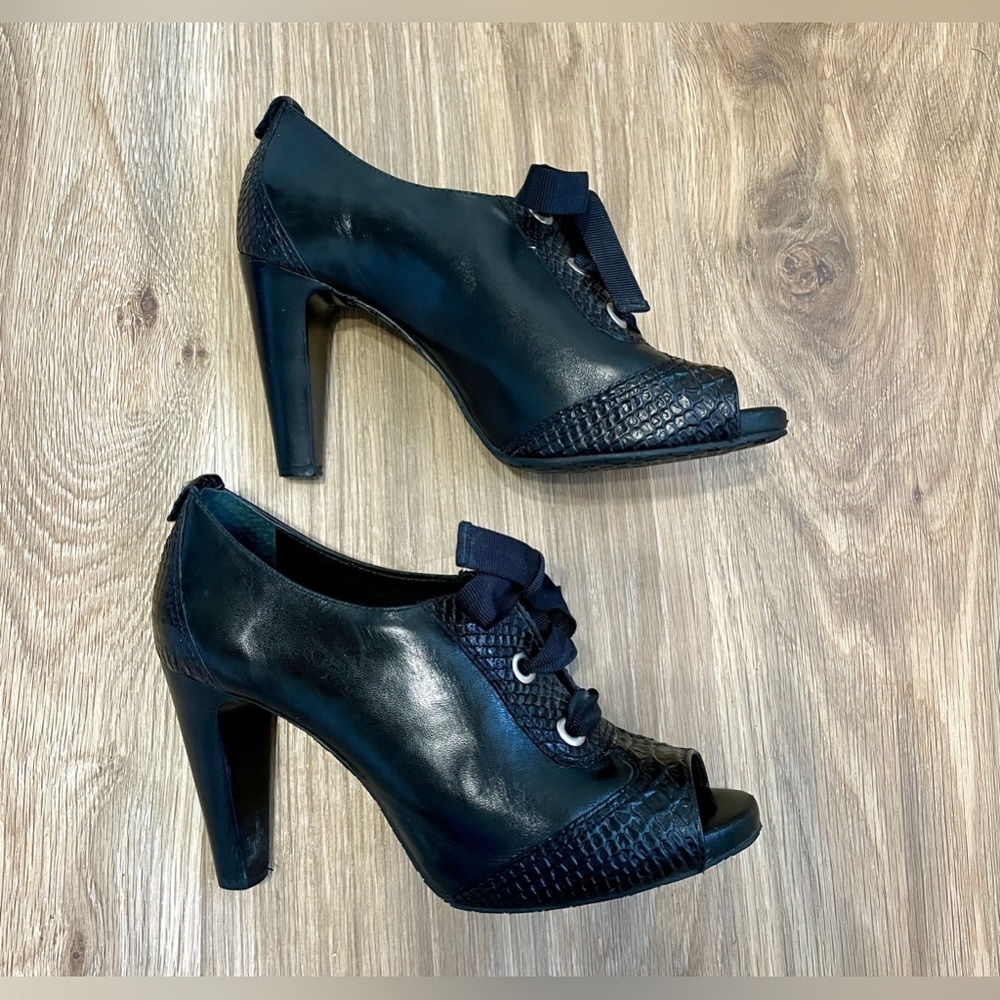 Antonio Melani Clare Embossed Print Open Toed Laced Up Heels Size 7 EUC